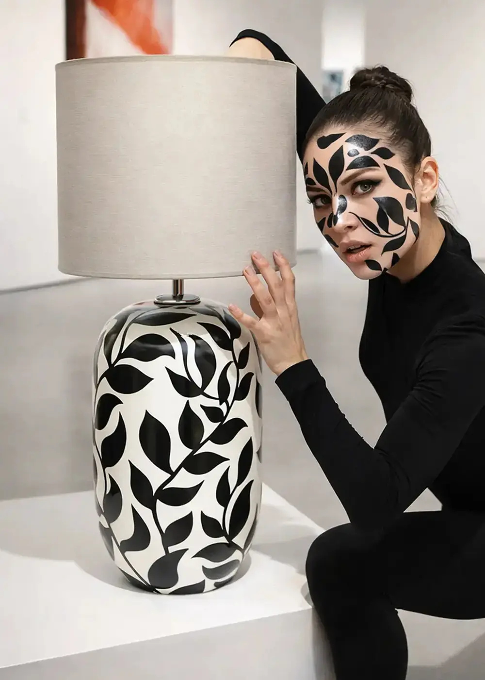 Siyah Yaprak Desenli Abajur