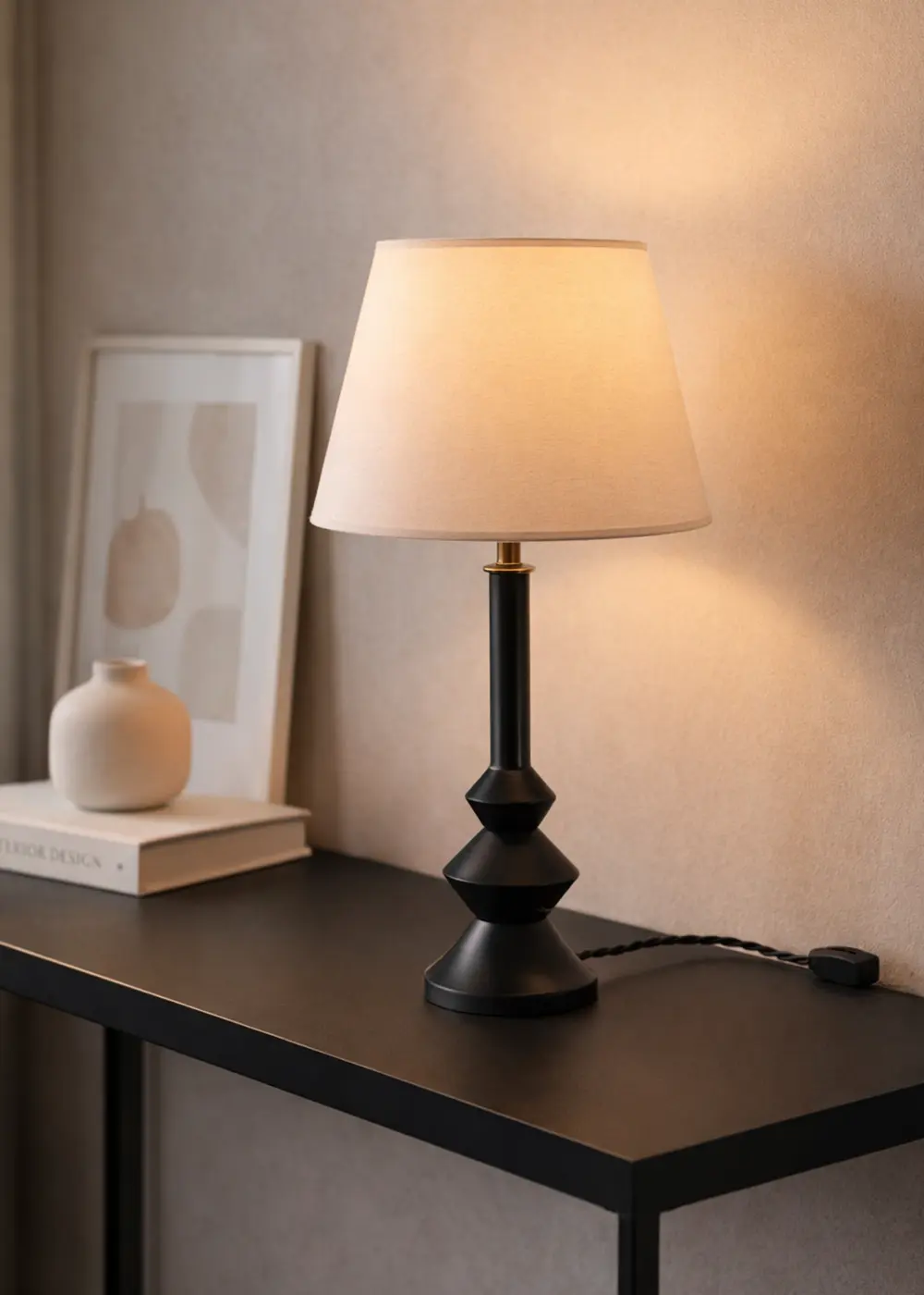 Elegante Ahşap Abajur Siyah – Beyaz Başlık