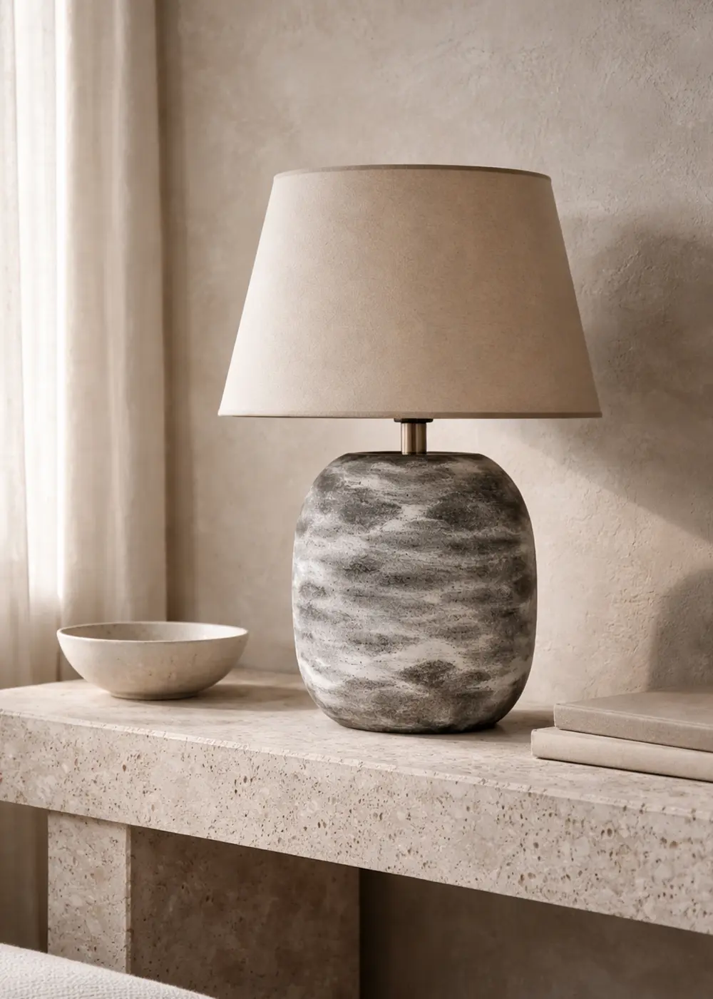 StoneTouch Seramik Abajur – Bej Şapkalı Doğal Doku