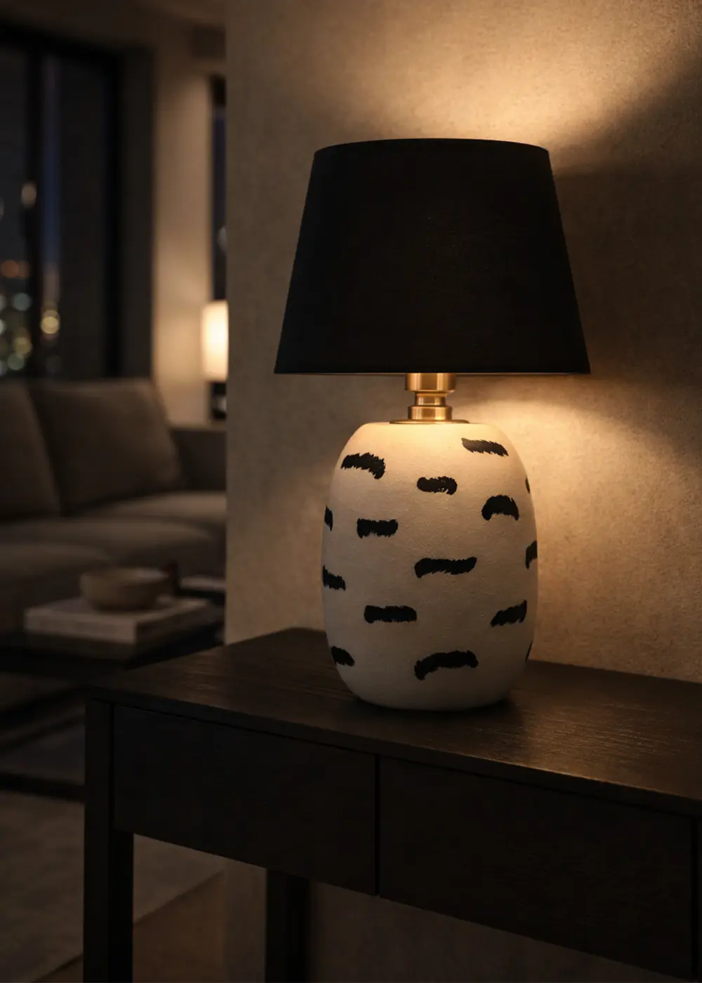 Bej Renk Dakota Seramik Abajur – Siyah Başlık