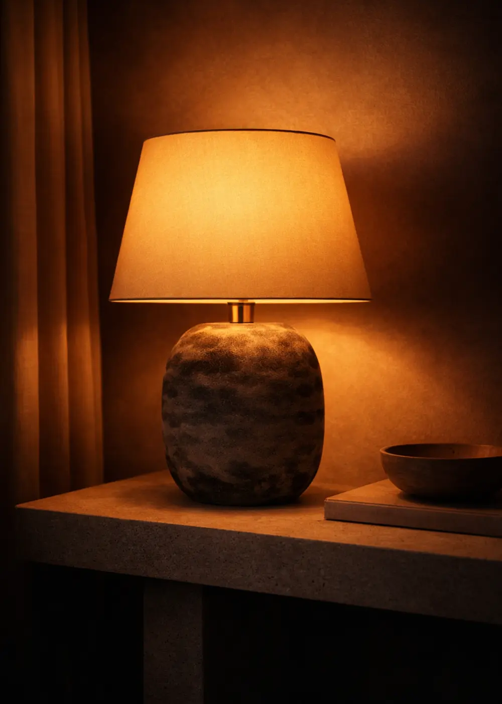 StoneTouch Seramik Abajur – Krem Şapkalı Doğal Doku