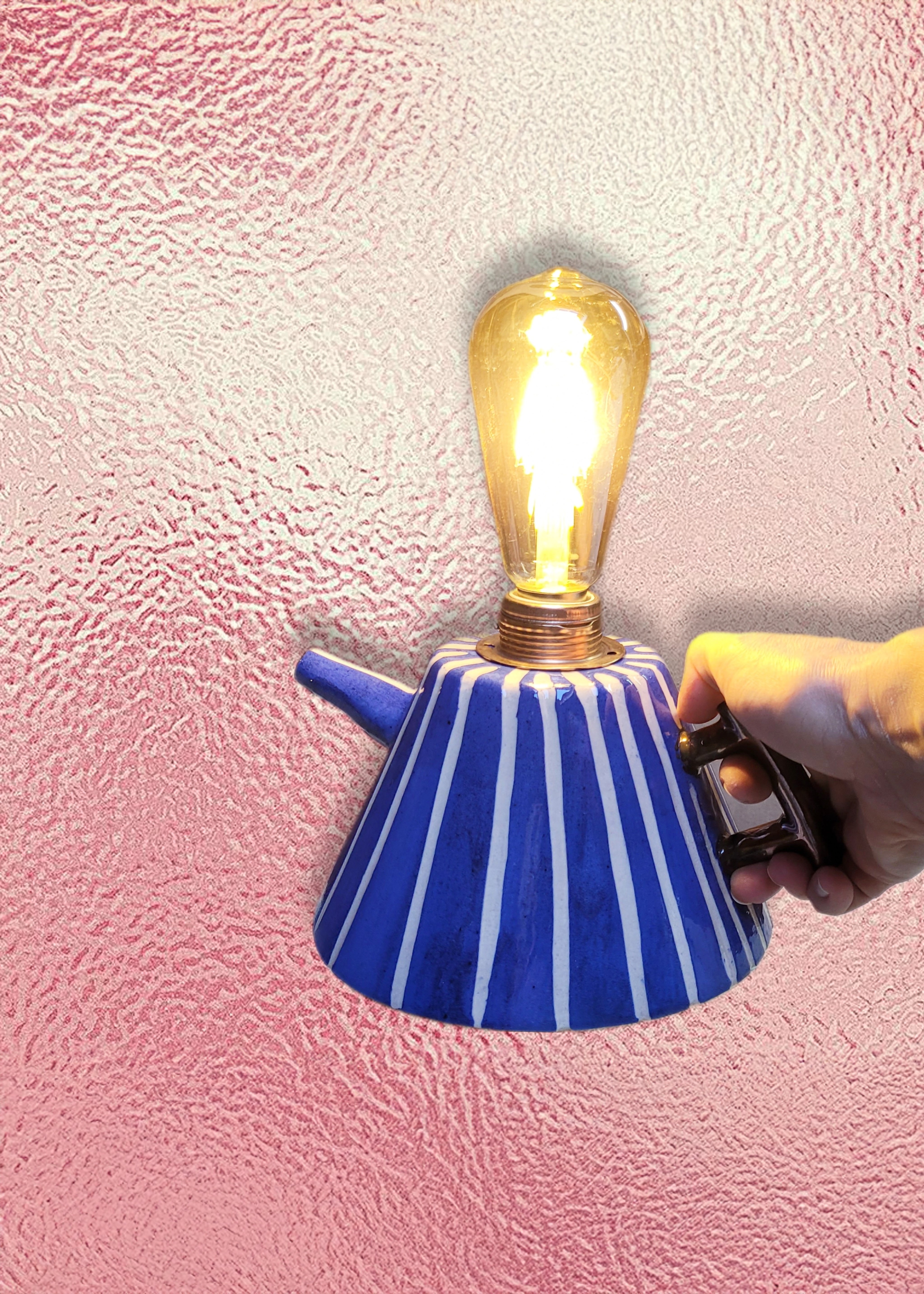 Çizgili Çaydanlık Formlu Aydınlatma Objesi 03