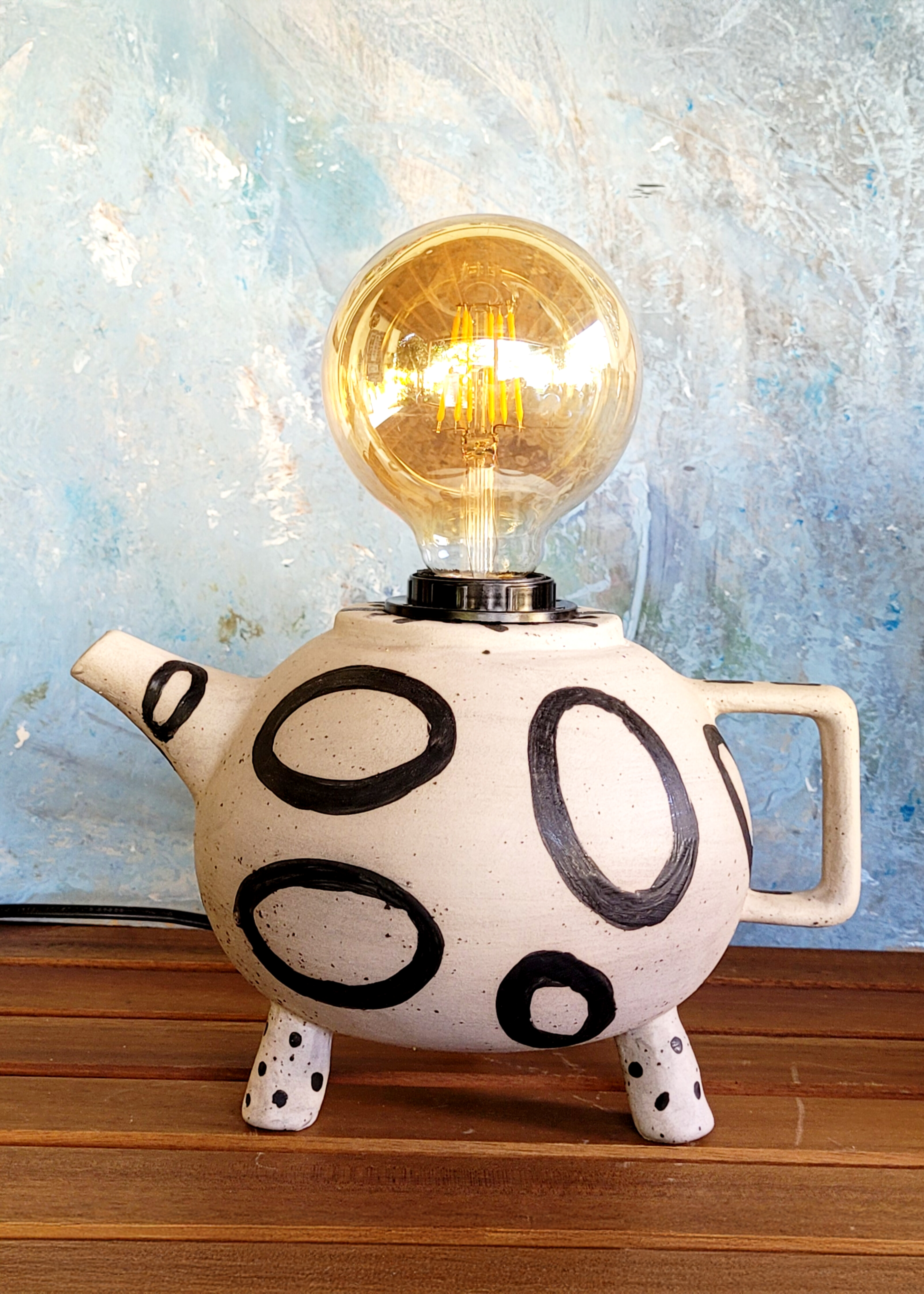 Puantiyeli Ayaklı Çaydanlık Formlu Dekoratif Aydınlatma 01