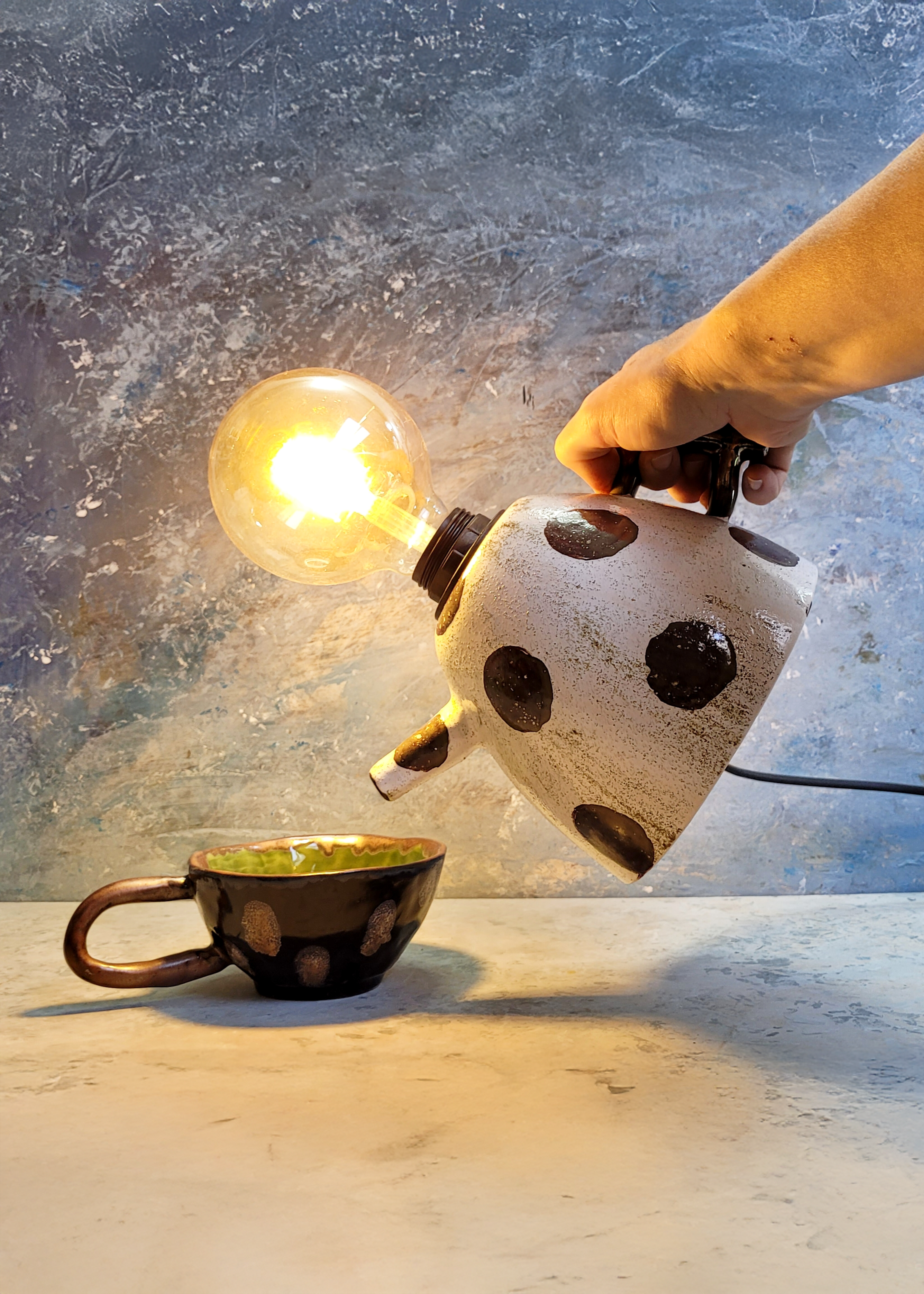 Puantiyeli Çaydanlık Formlu Aydınlatma Abajur