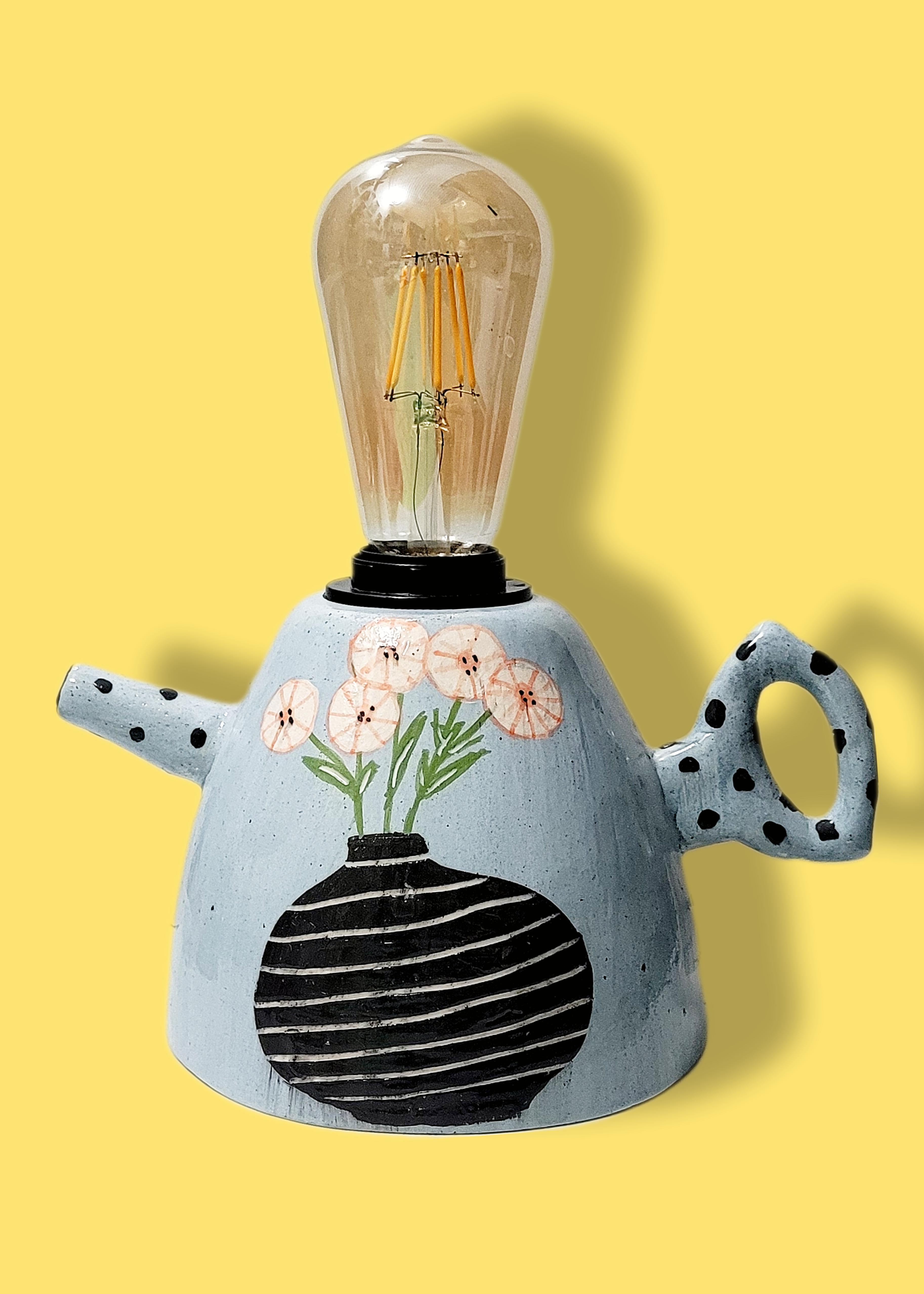 Çaydanlık Formlu Vazoda Çiçekler Seramik Aydınlatma