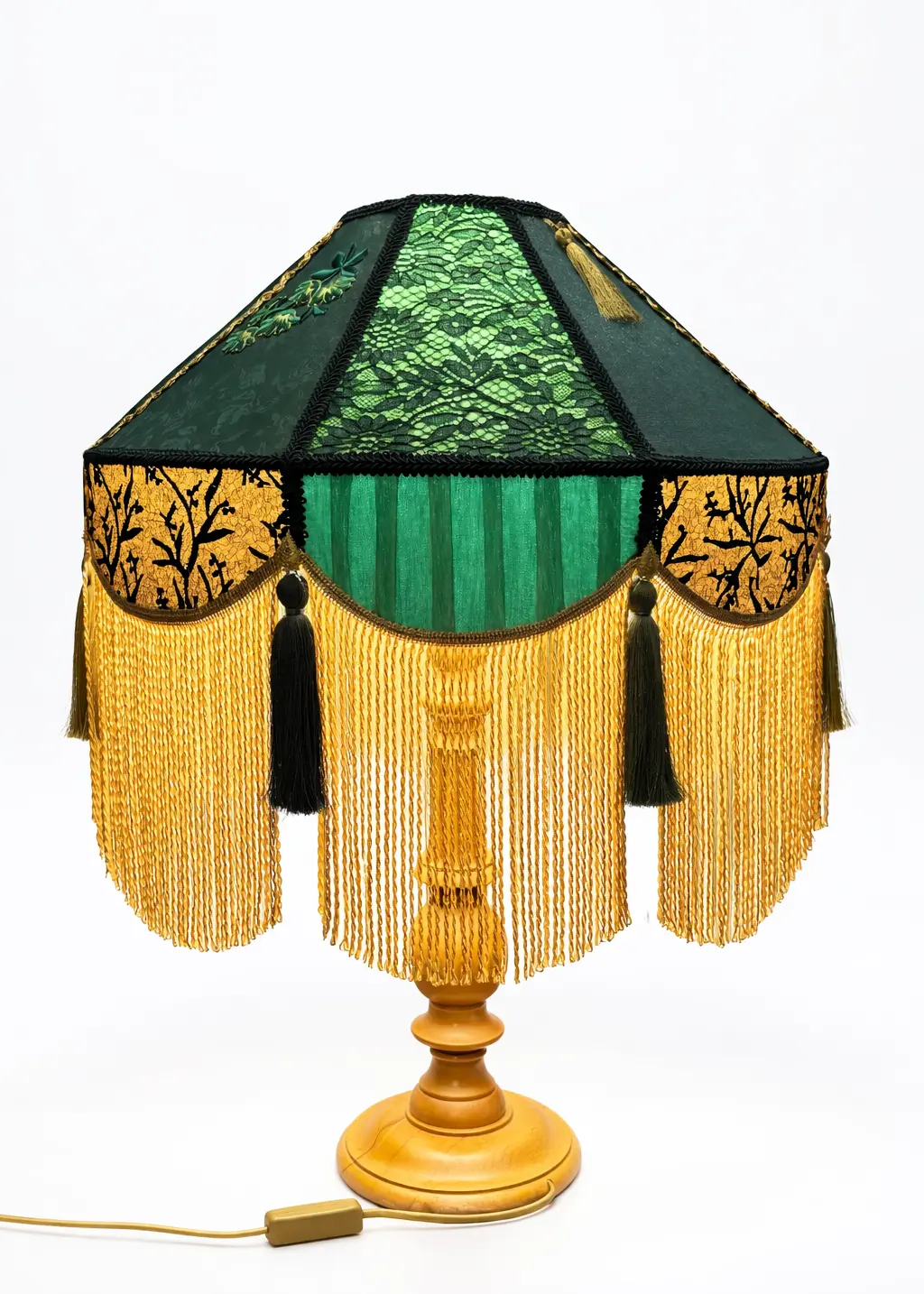 Yeşil El Yapımı Abajur | Nakış İşlemeli | Ahşap Ayak