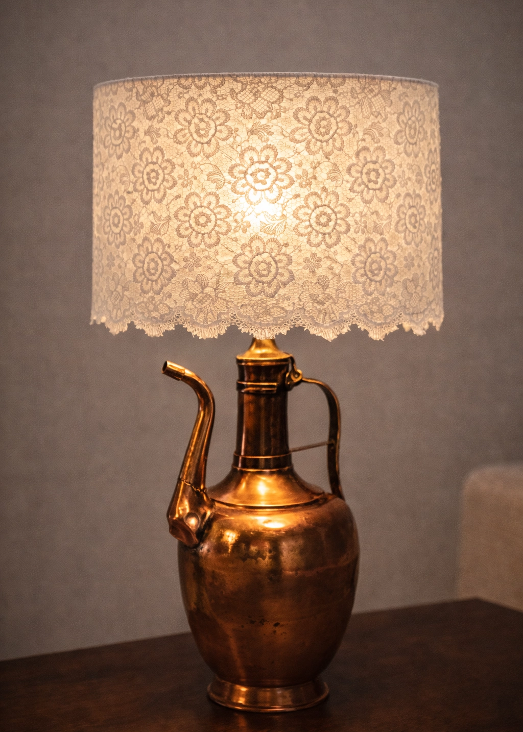 Bakır İbrik El Yapımı Beyaz Dantel Şapkalı Abajur