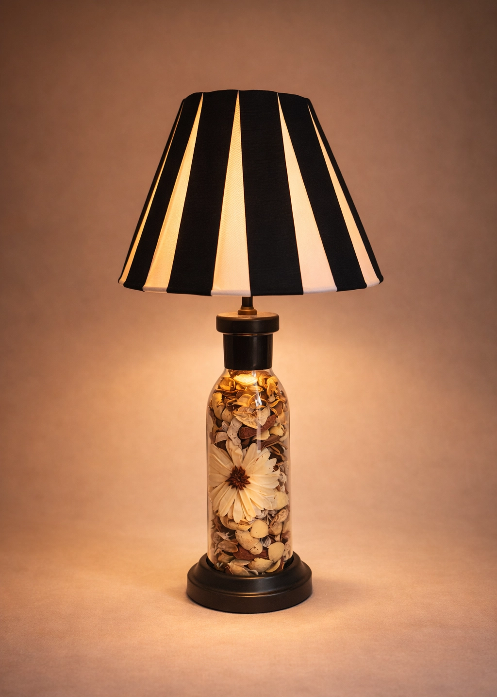 El Yapımı Modern Başlıklı Abajur