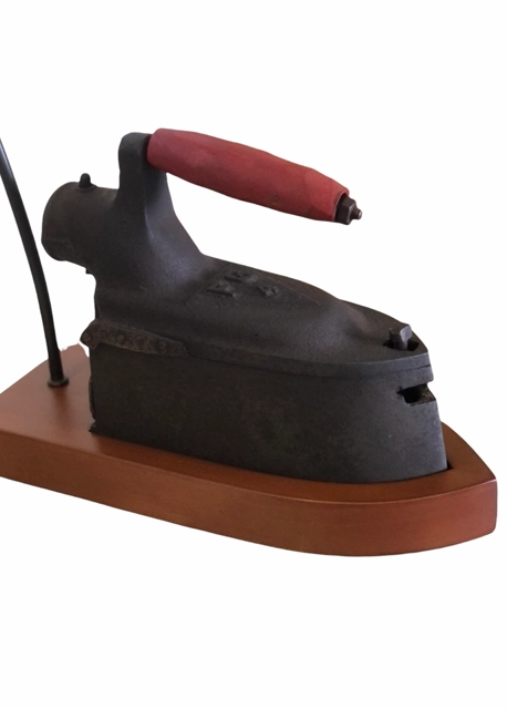 Dantel Başlıklı Antika Ütü Abajur